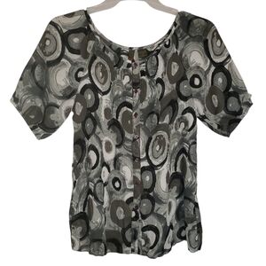 Sere Nade women's med geometric print puff sleeves button blouse. 5059